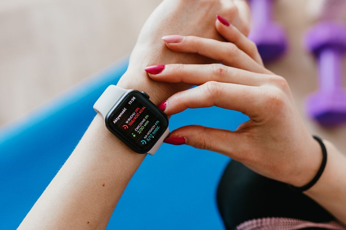 Montre connectée affichant le suivi d'activité après un entraînement